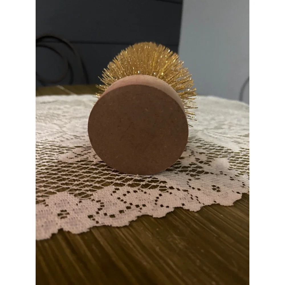 N/A gold glitter